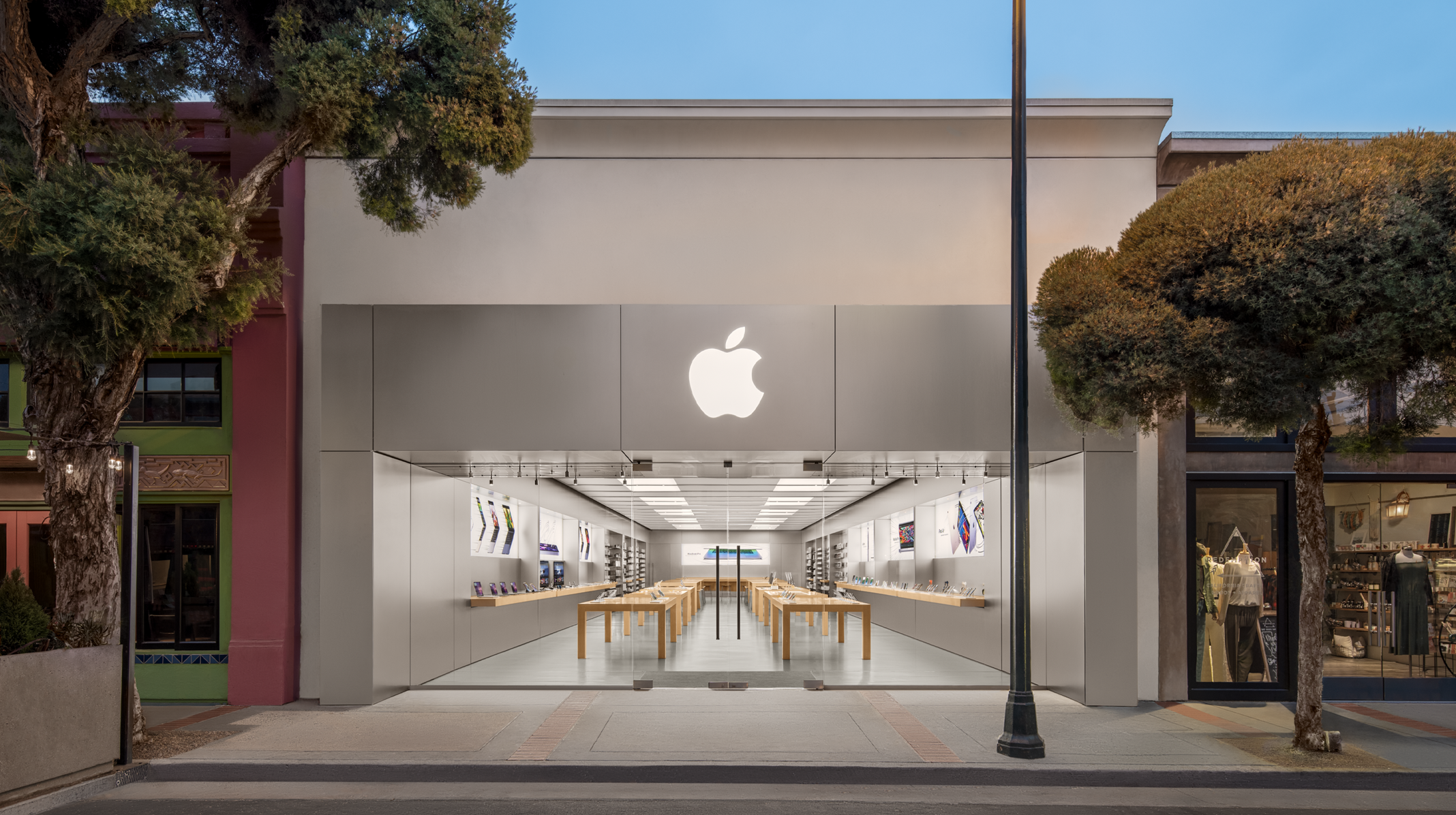 Market Mall - Apple Store - Apple (CA)