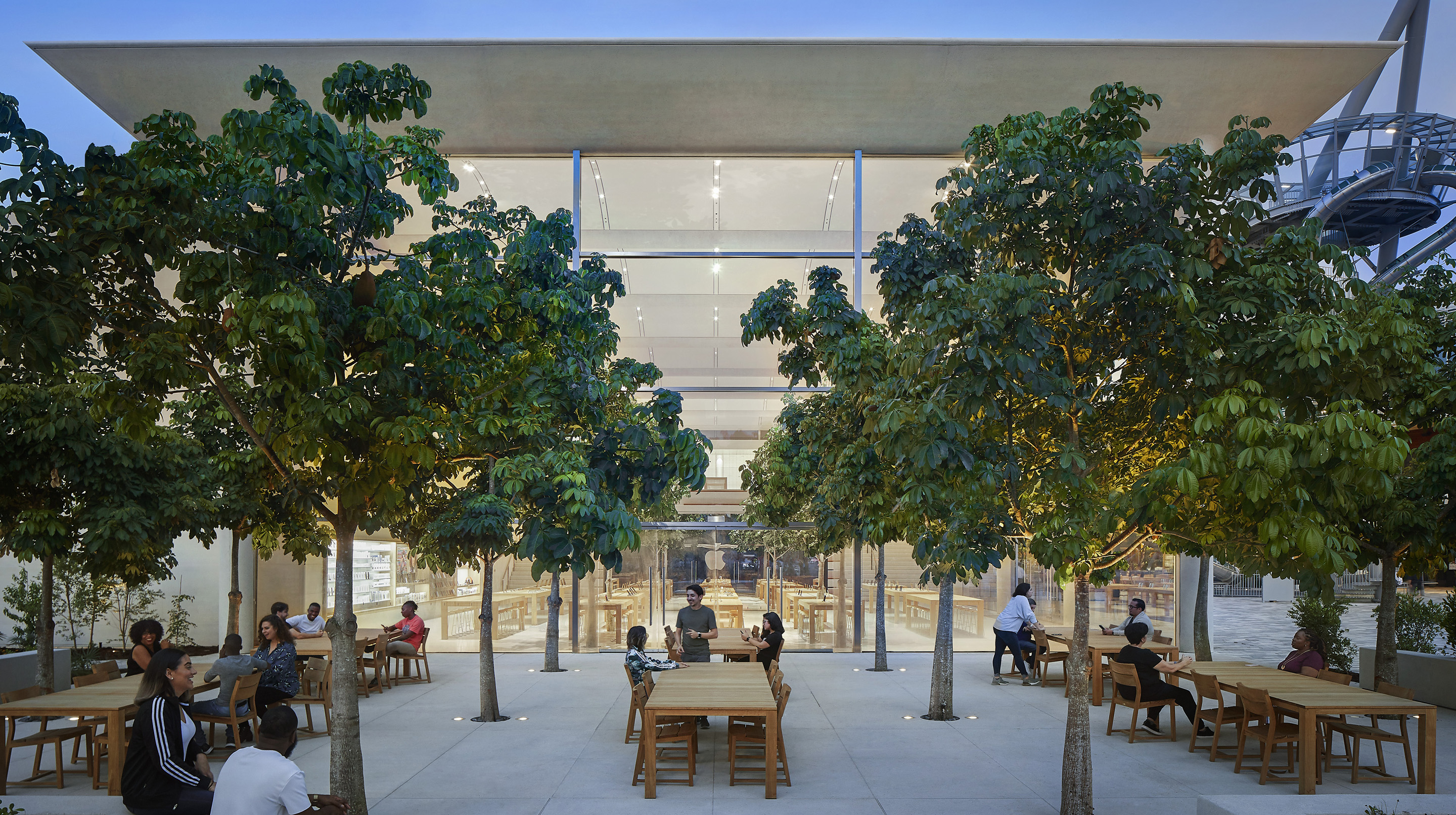 The redesigned Apple Dadeland has officially opened in Miami, Florida