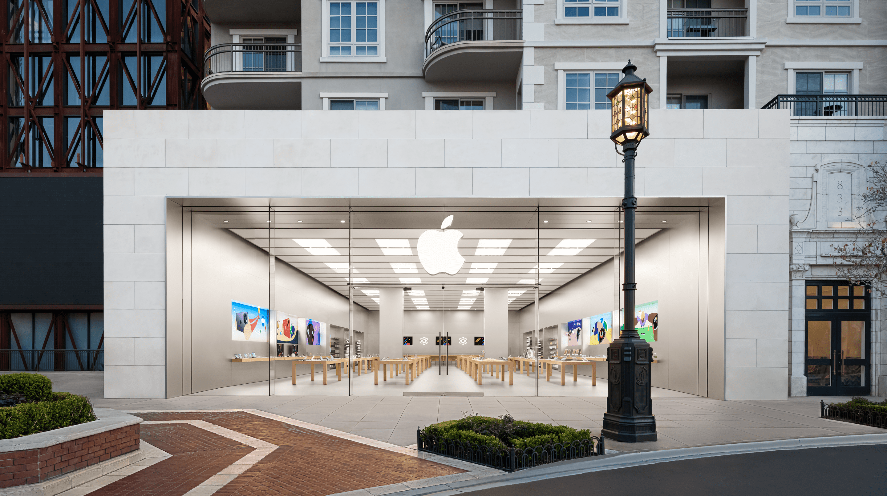 The Americana at Brand - Apple Store
